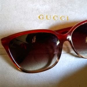 Gucci : Tom Ford Sunglasses w Orig. Leather Case.